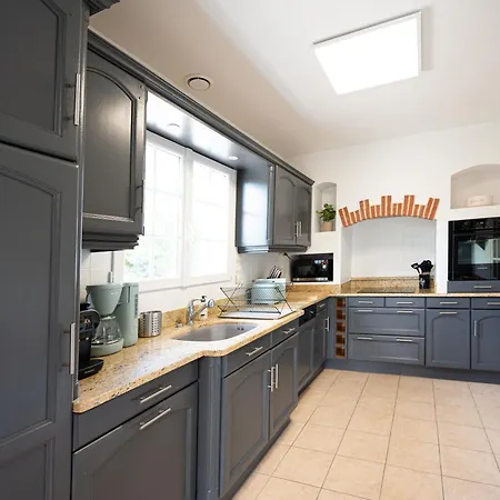 Large Family Near Deauville 度假居 *