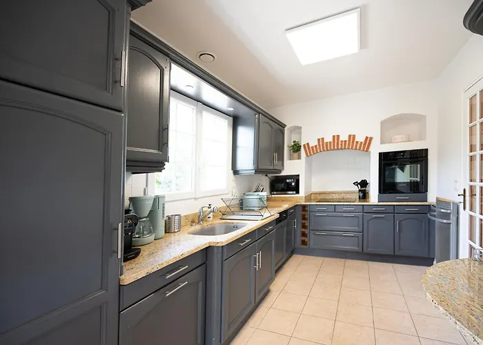 Large Family Near Deauville 度假居 *