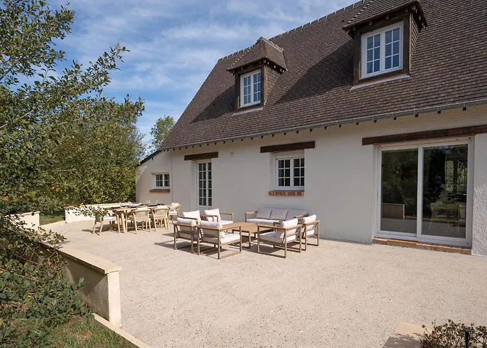 Large Family Near Deauville 度假居